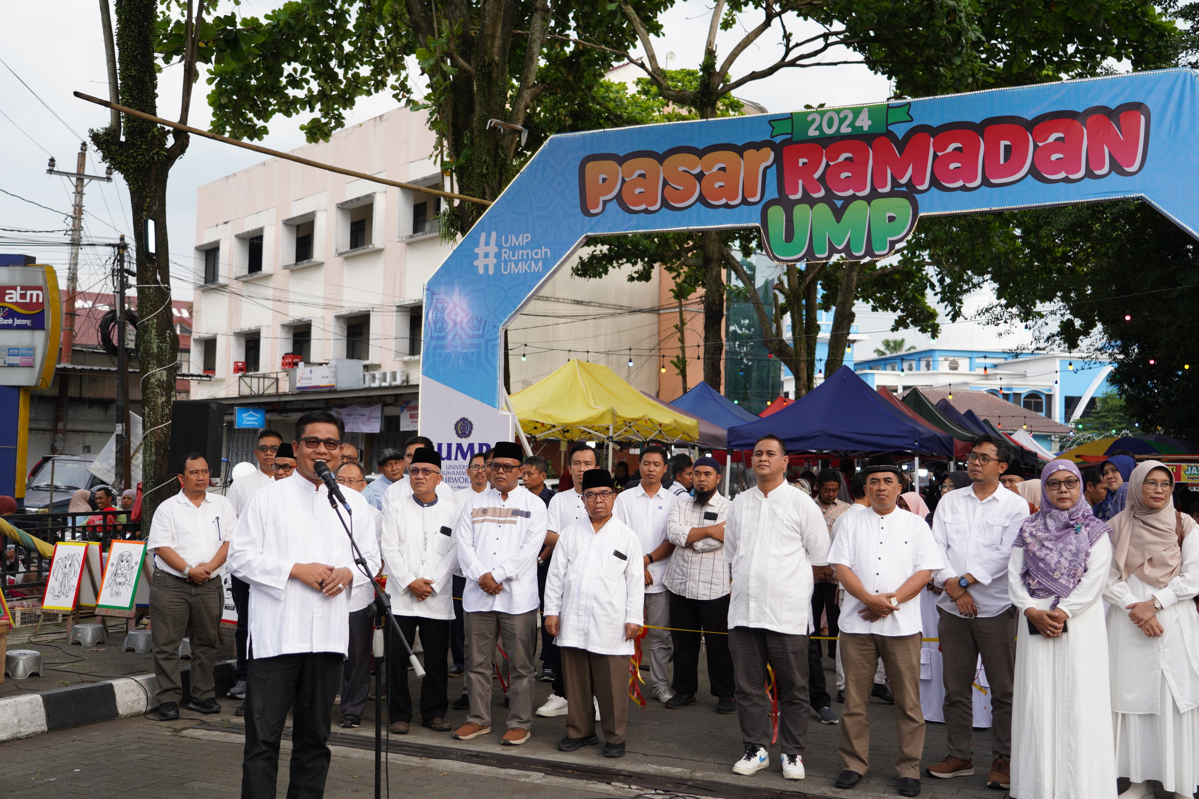 Dibuka Rektor, Ratusan UMKM Ramaikan Pasar Ramadhan UMP Purwokerto